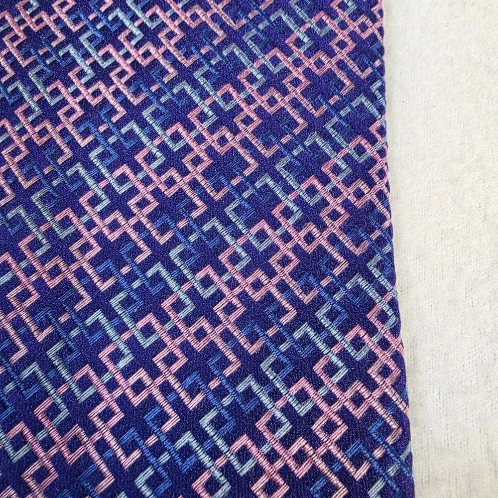 Thomas Pink Mens Purple Pink Geometric 100% Silk Necktie Made in Morocco 59x3.5